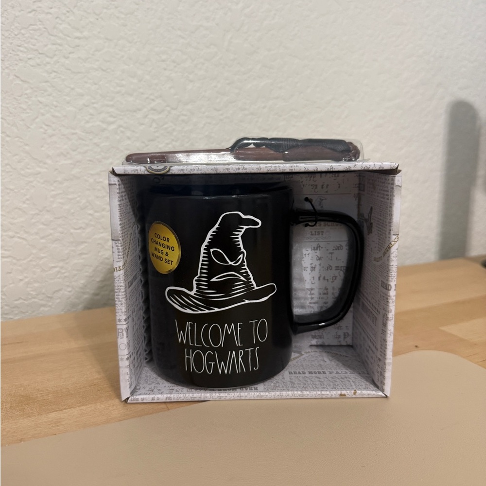 Black Hogwarts Mug